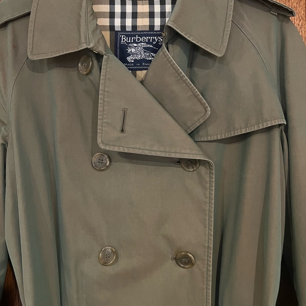 Iconic Vintage Burberry Trench Coat - Picture 2 of 11